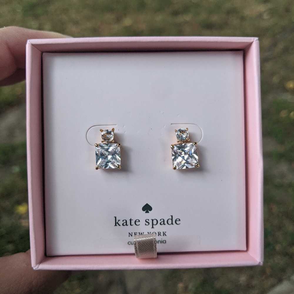 NWT Kate Spade Gold Princess cut Stud Earrings 🎉